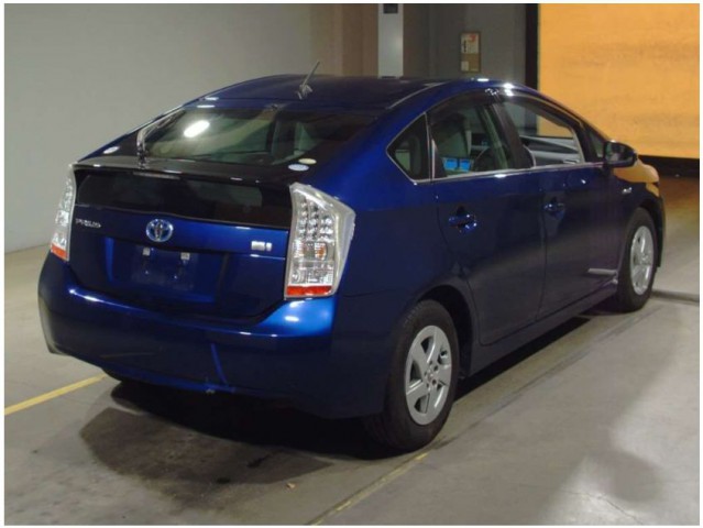 PRIUS S4