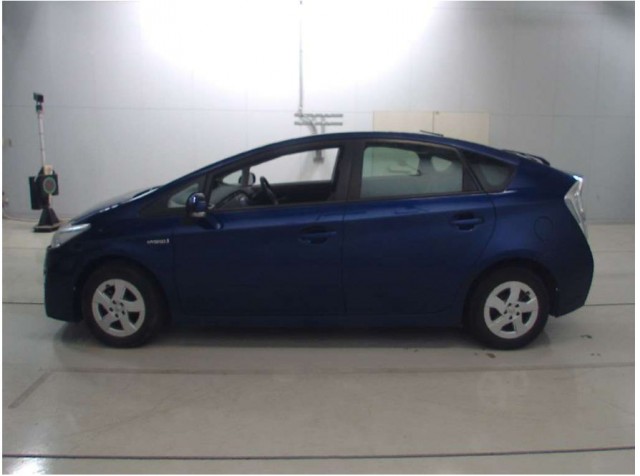 PRIUS S4