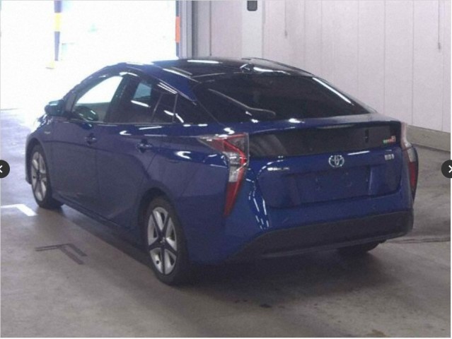 PRIUS S SAFETY PLUS TWO-TONE4