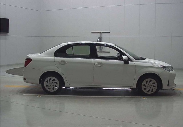 COROLLA AXIO 1.5X3